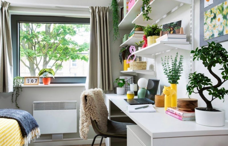 Room High Road in Greater London