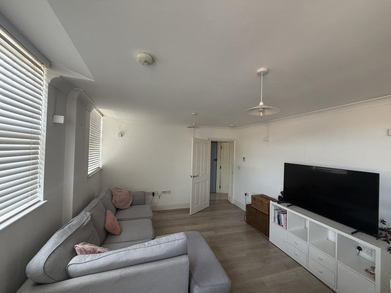 Room Clarence Road in Greater London