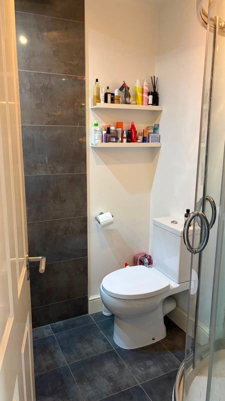 Room Clarence Road in Greater London
