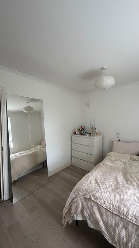 Room Clarence Road in Greater London