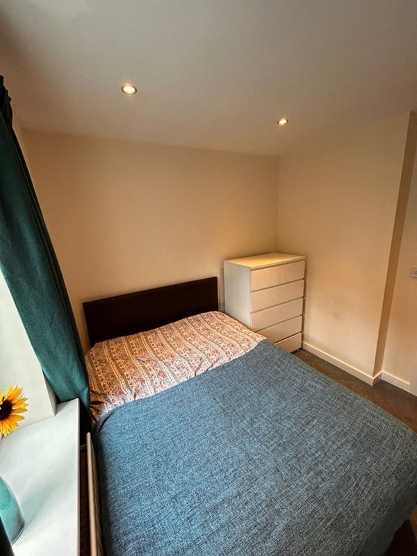Room Nell Lane in Manchester