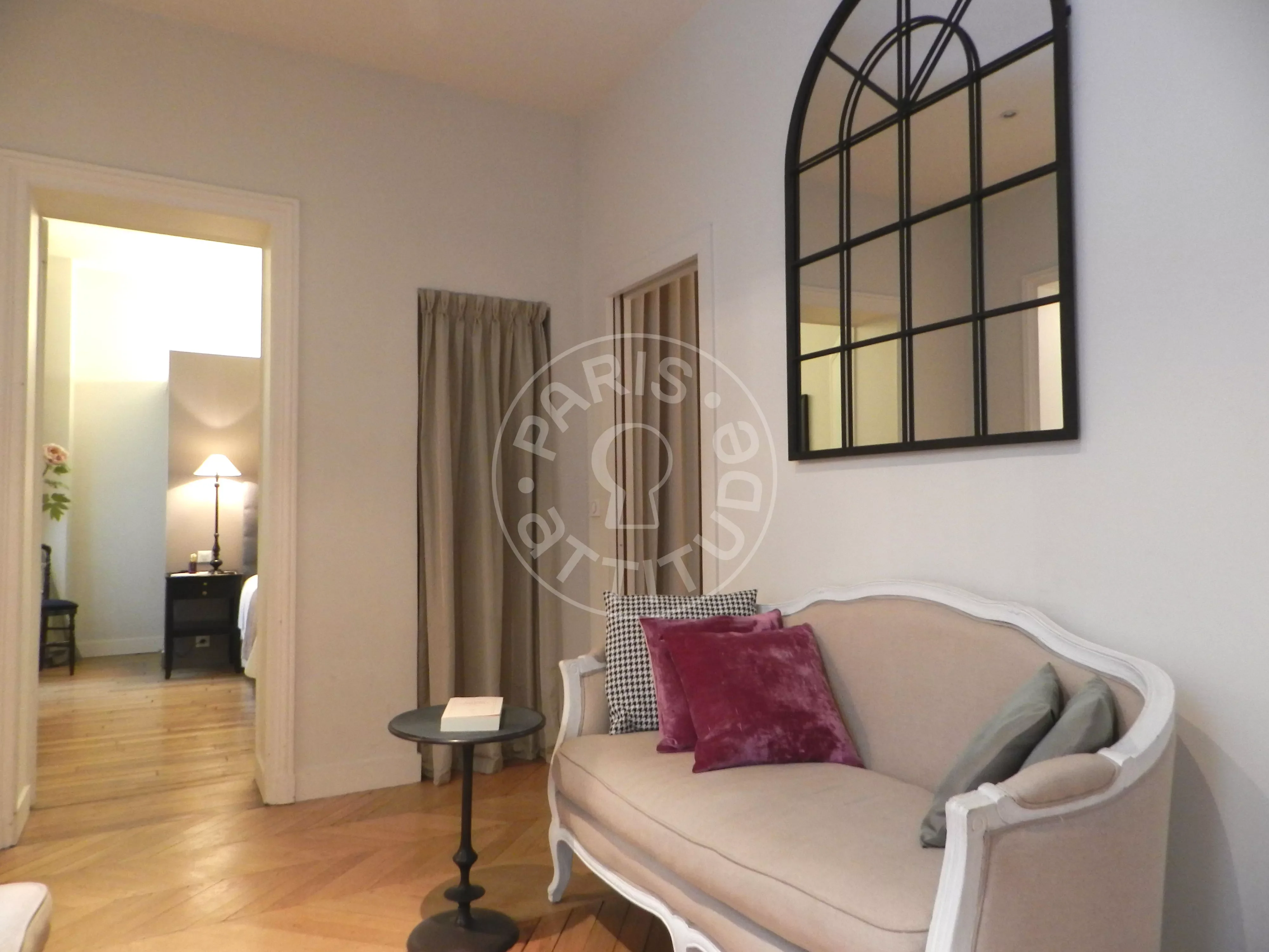 Flat Rue du Grenier Saint-Lazare in Paris