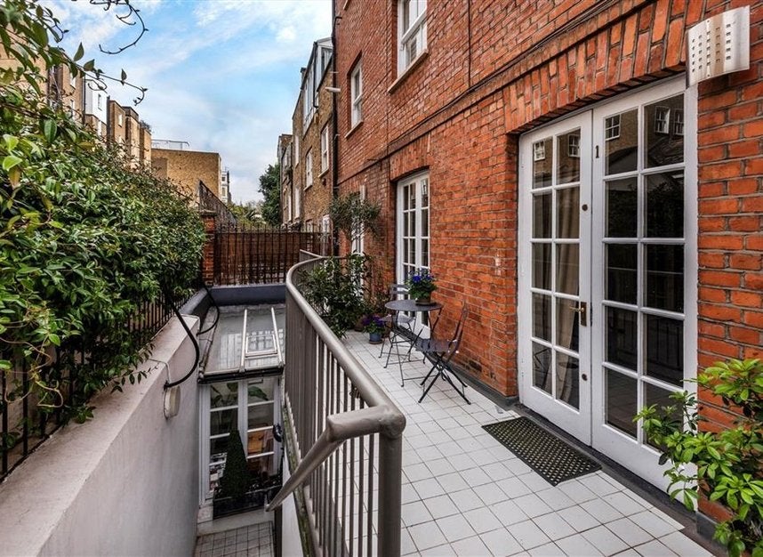 Flat Collingham Gardens in Greater London