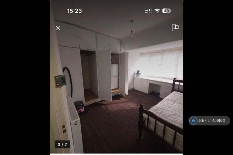 Room Green Lane in Greater London