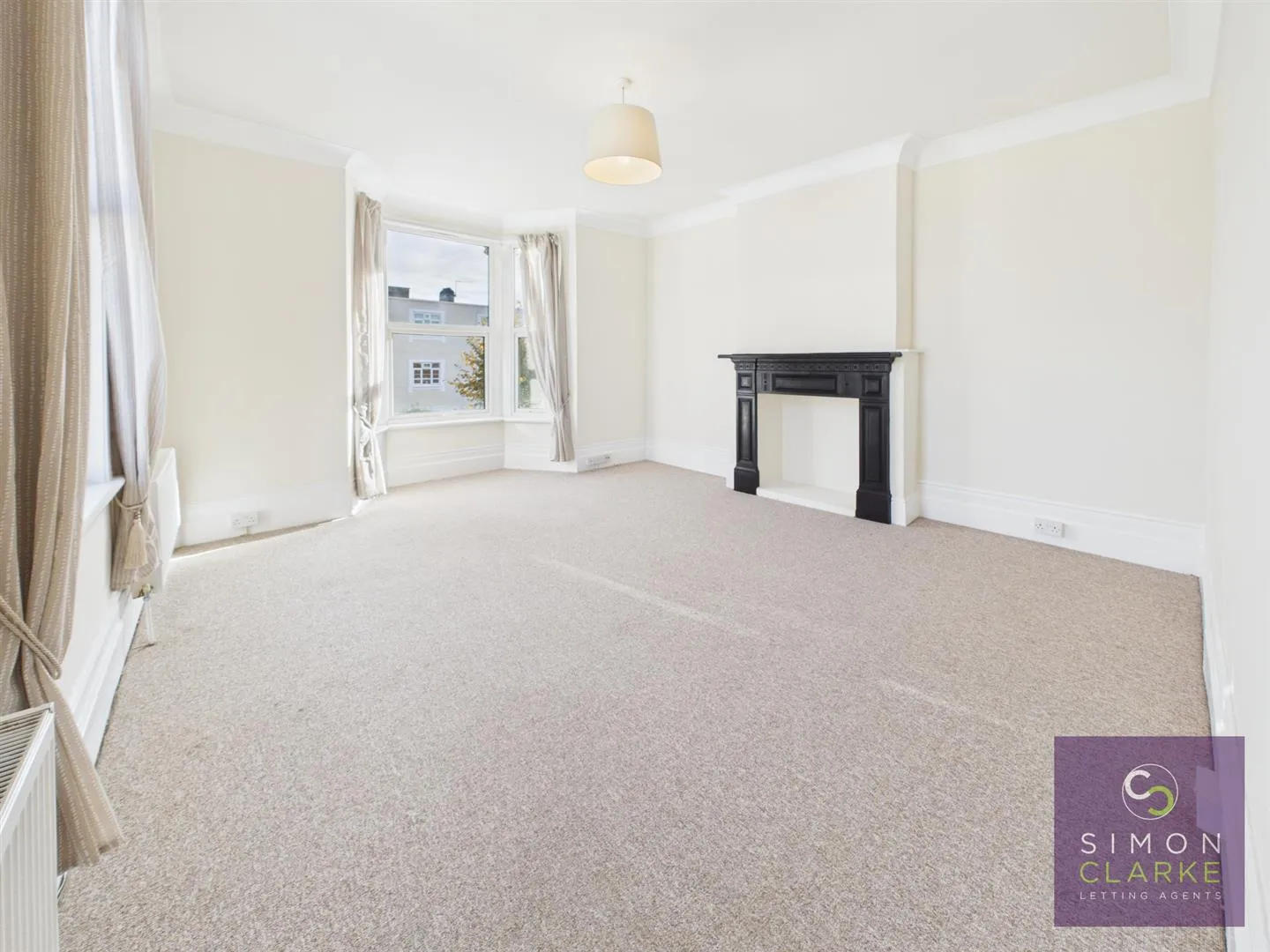 Flat Beaconsfield Road in Greater London