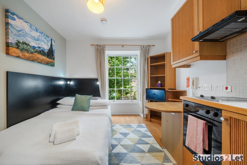 Flat Cartwright Gardens in Greater London