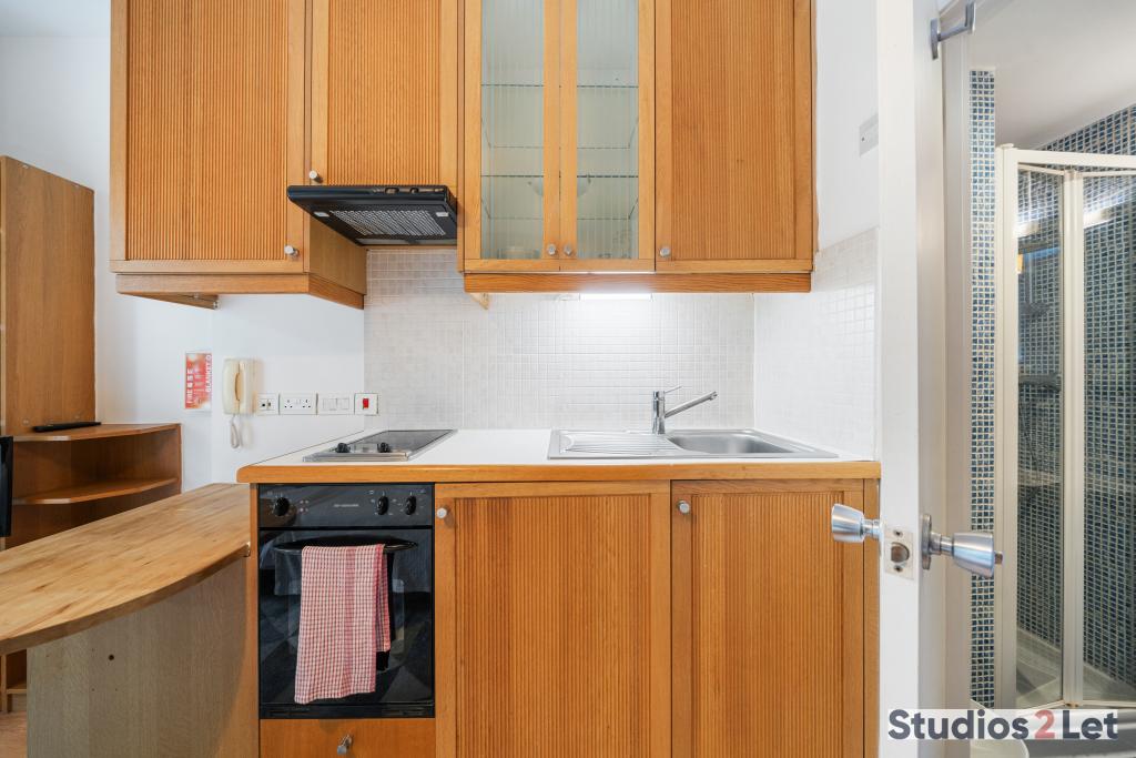 Flat Cartwright Gardens in Greater London