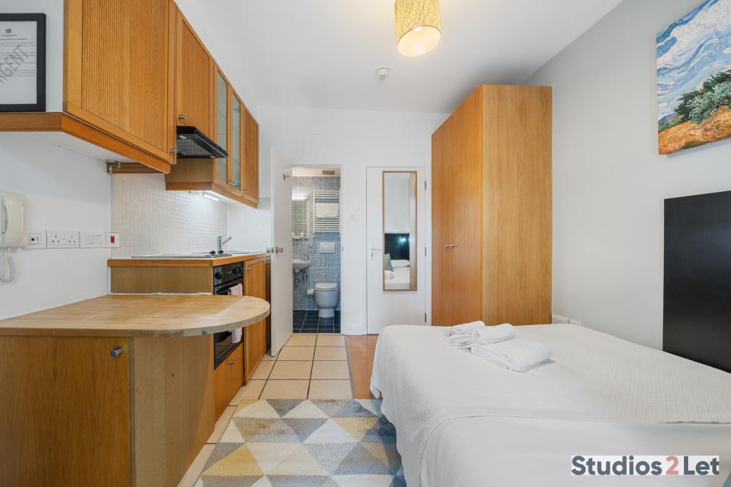 Flat Cartwright Gardens in Greater London