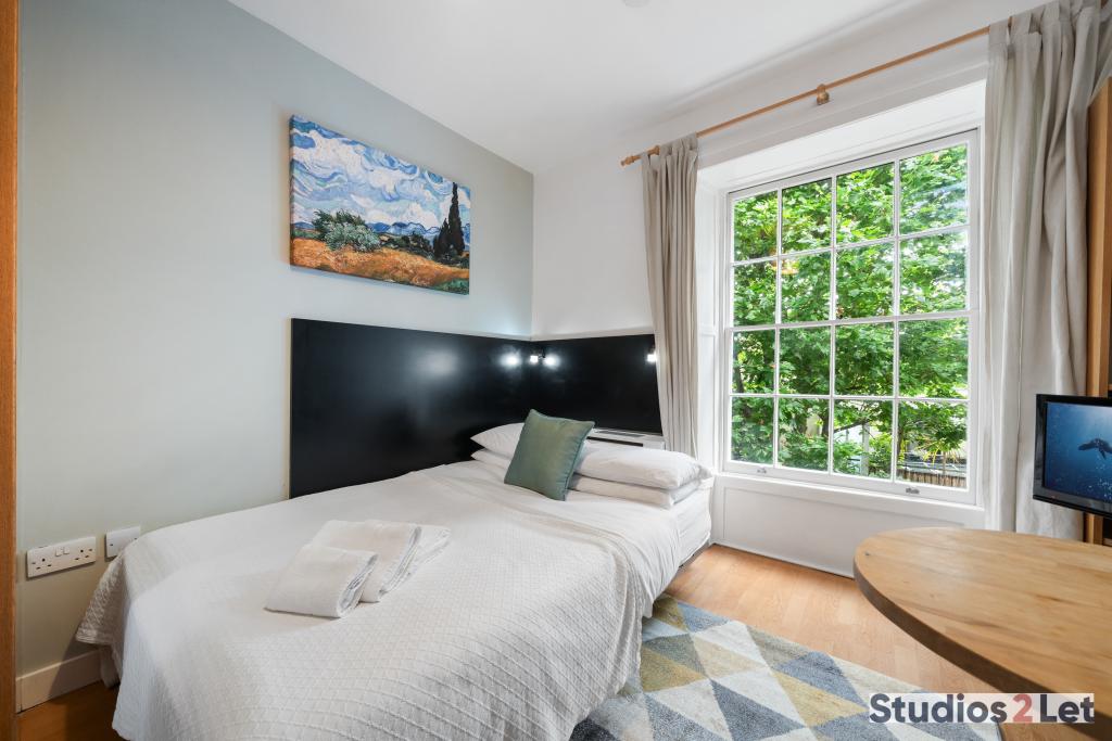 Flat Cartwright Gardens in Greater London