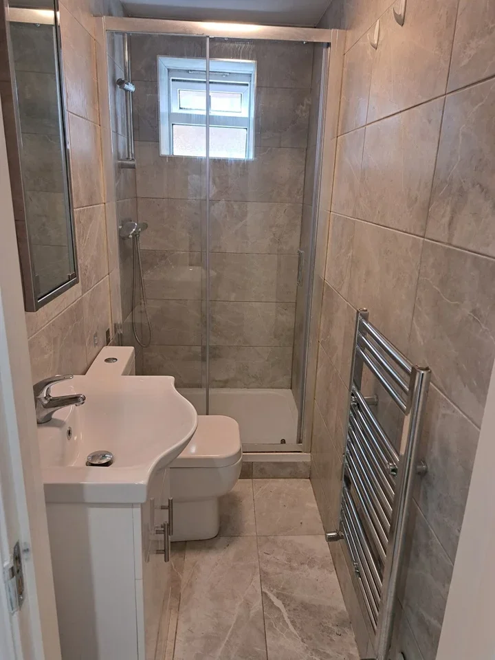 Flat Second Avenue in Greater London