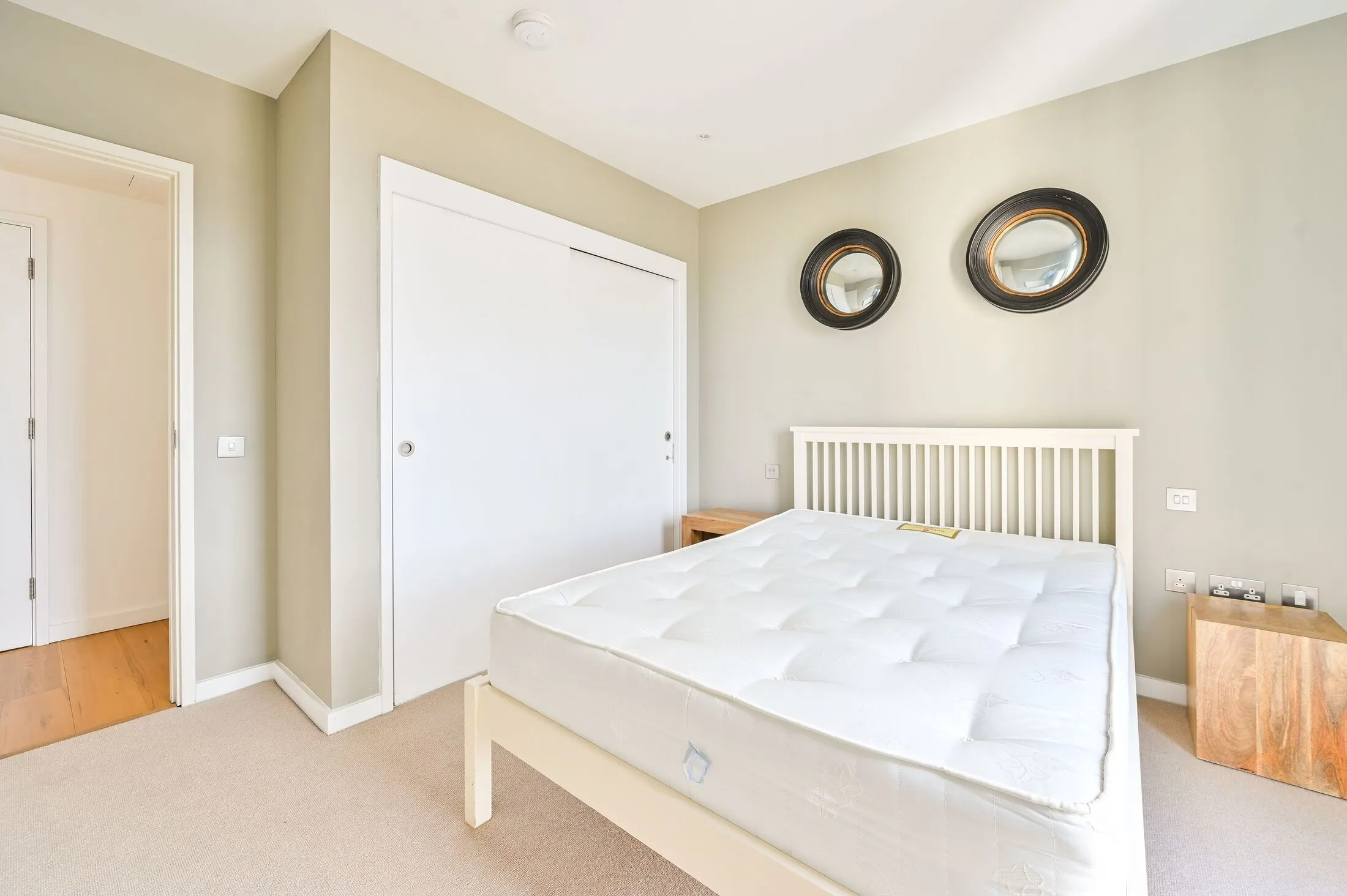 Flat Wollaston Close in Greater London
