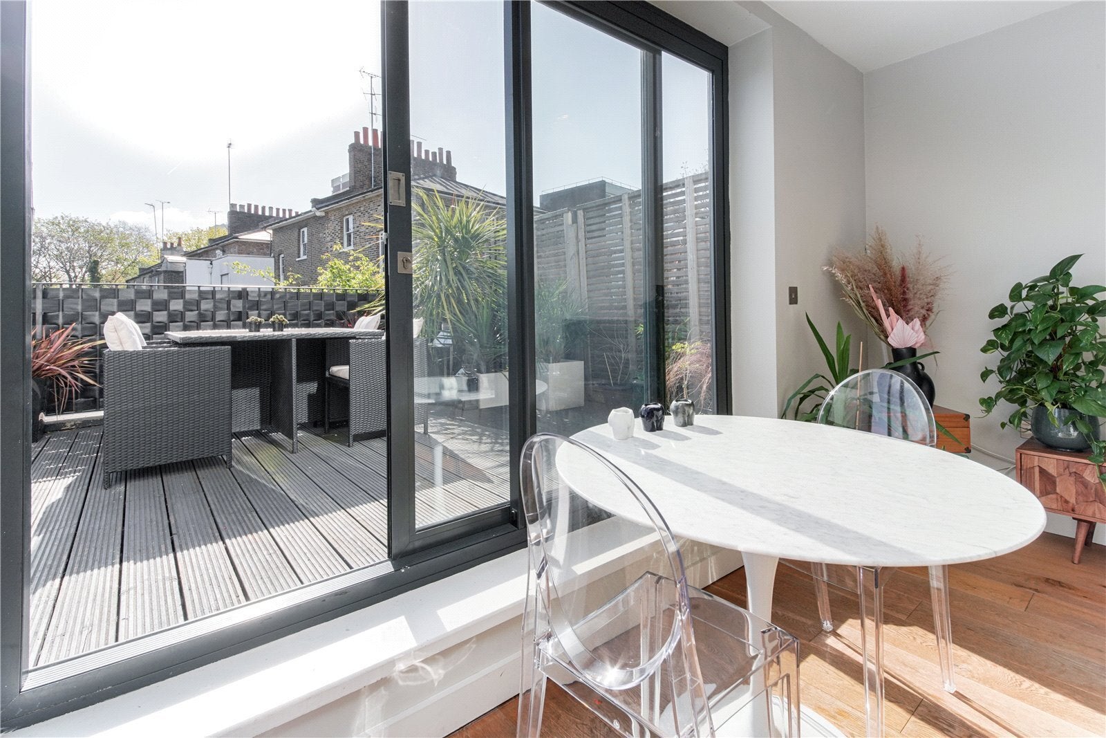 Flat Southgate Road in Greater London