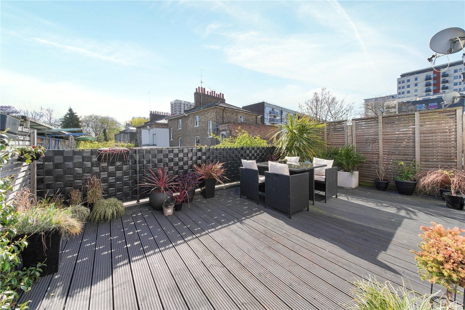 Flat Southgate Road in Greater London