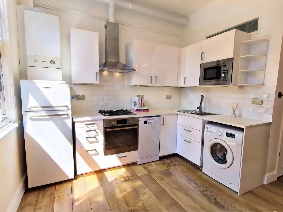 Flat Chatsworth Road in Greater London