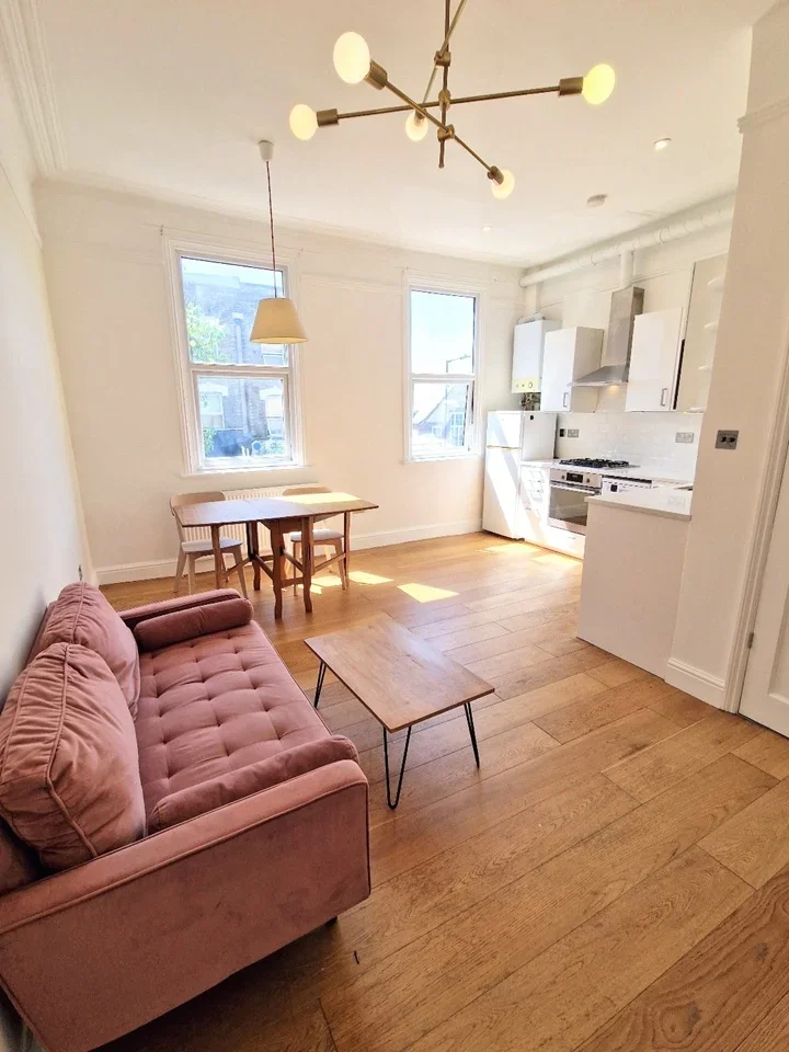 Flat Chatsworth Road in Greater London