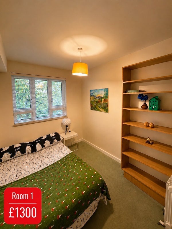 Room Augustus Street in Greater London