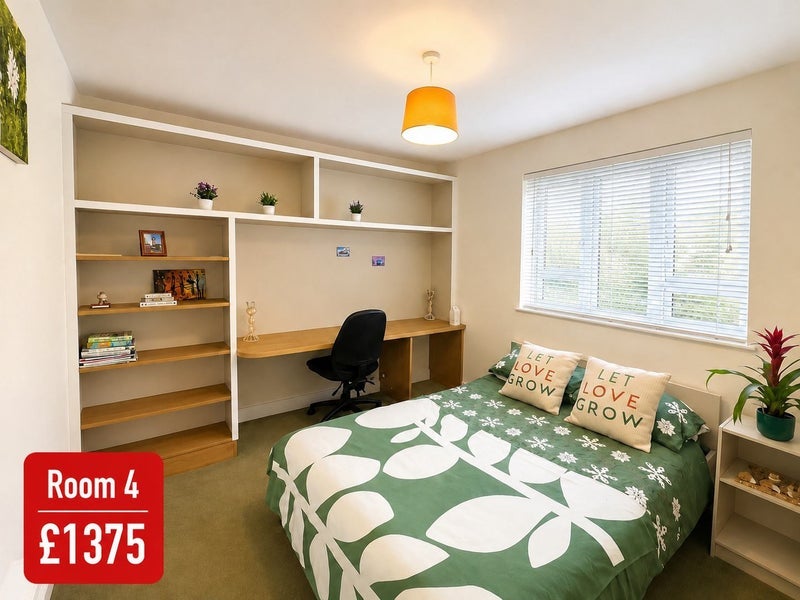 Room Augustus Street in Greater London