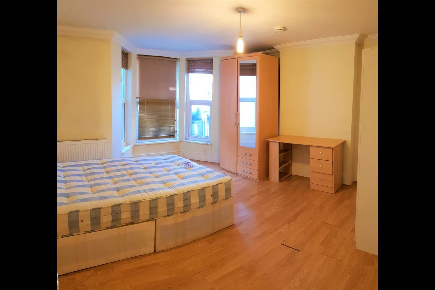 Flat Lavender Hill in Greater London