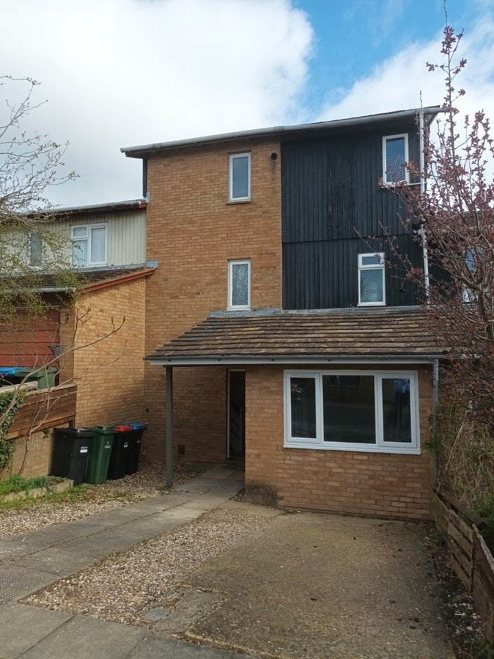Room Mitcham Place in Milton Keynes