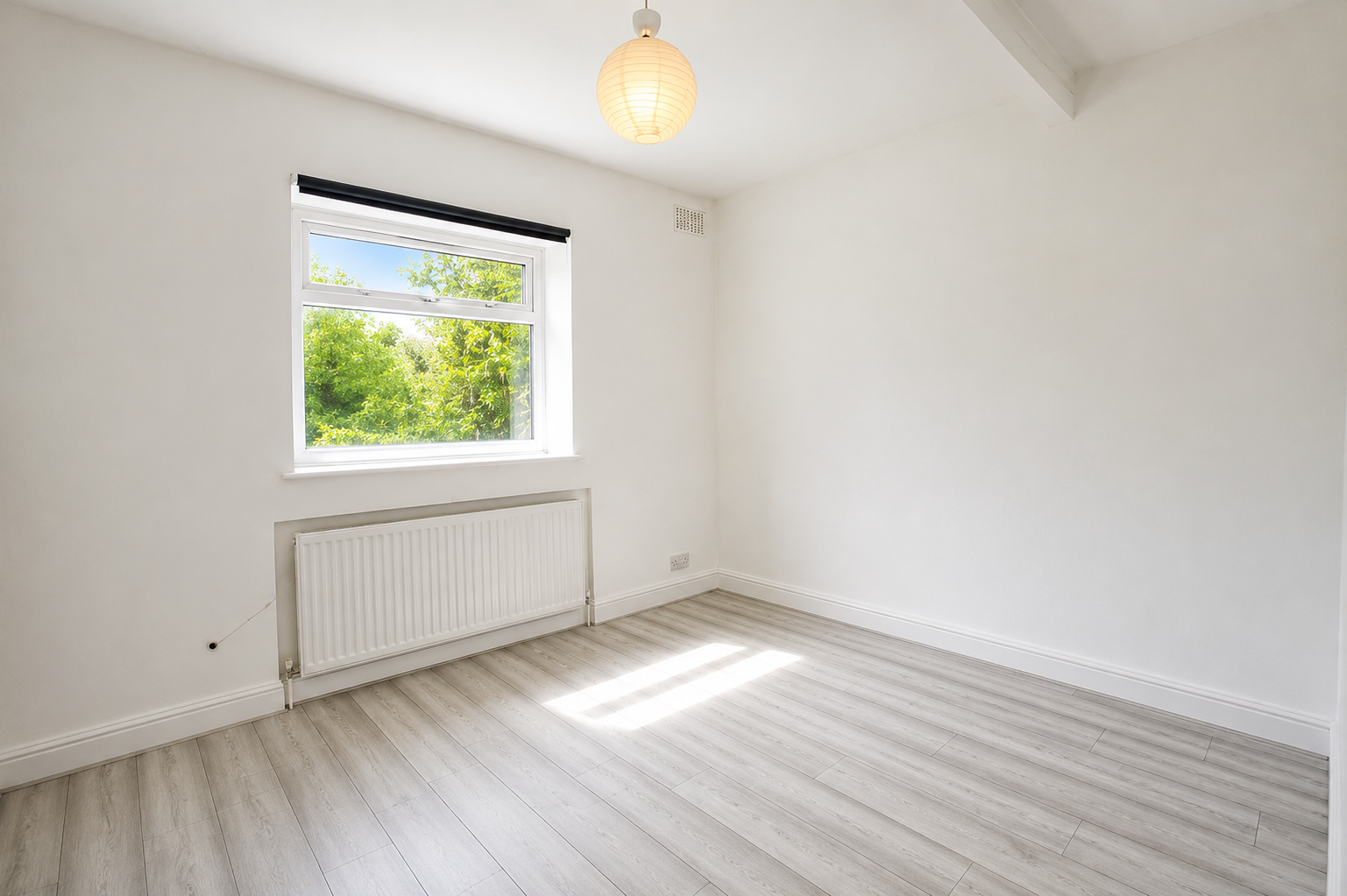 Flat Summerlands Avenue in Greater London