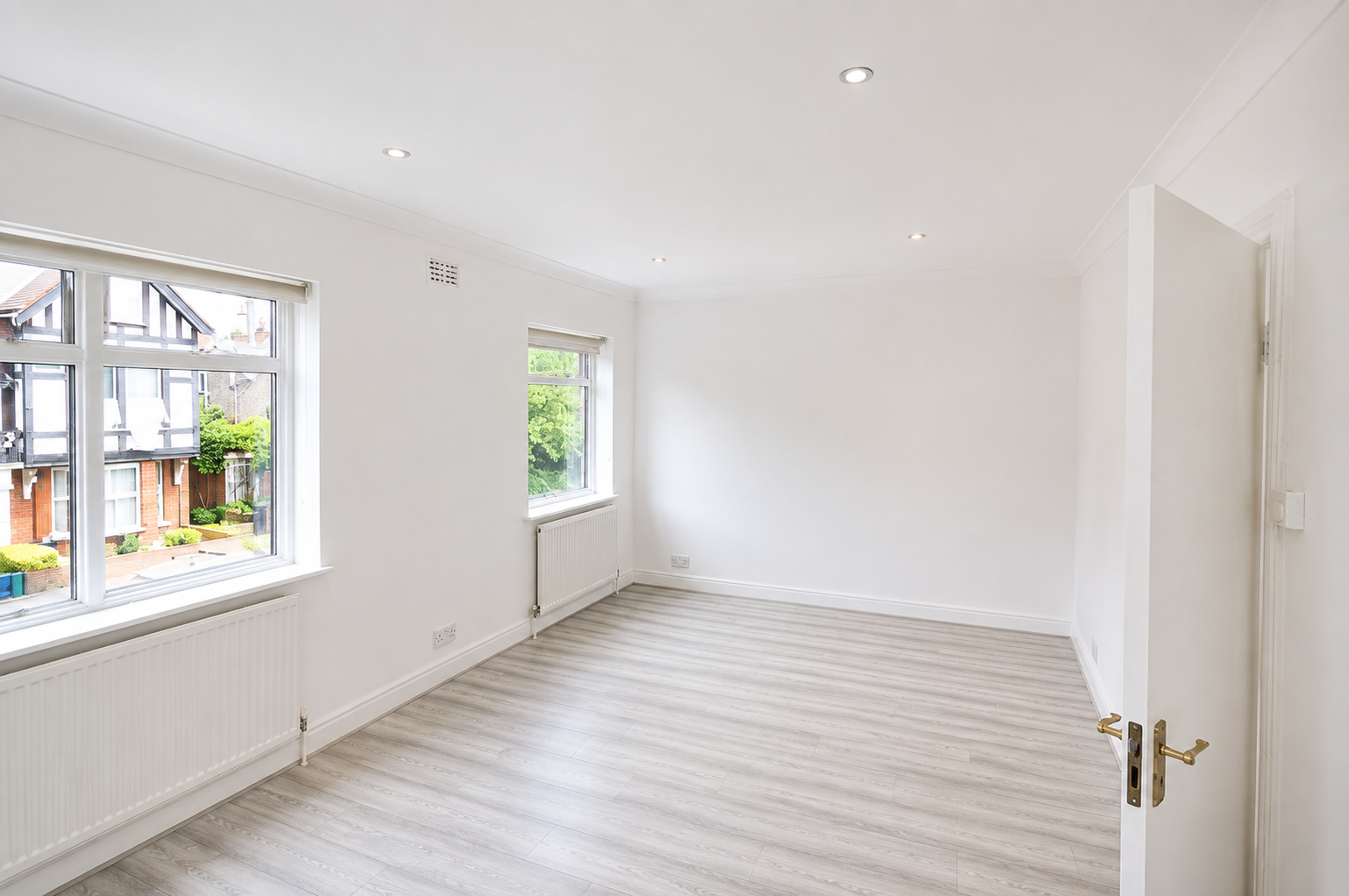 Flat Summerlands Avenue in Greater London
