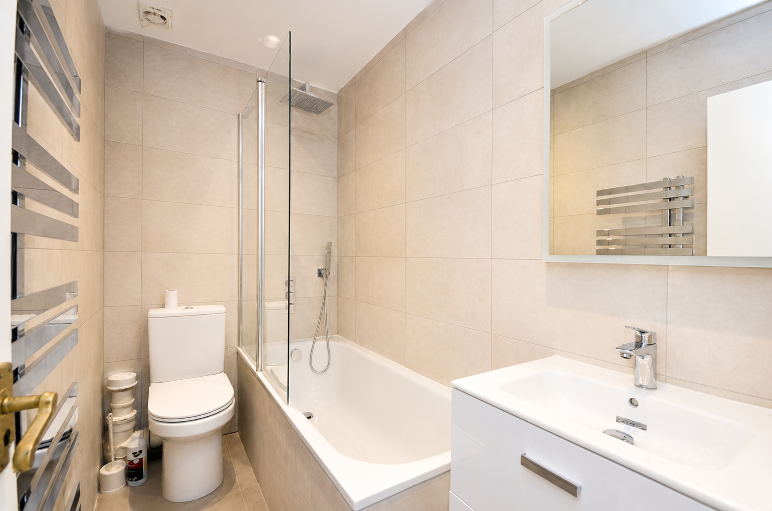 Flat Summerlands Avenue in Greater London