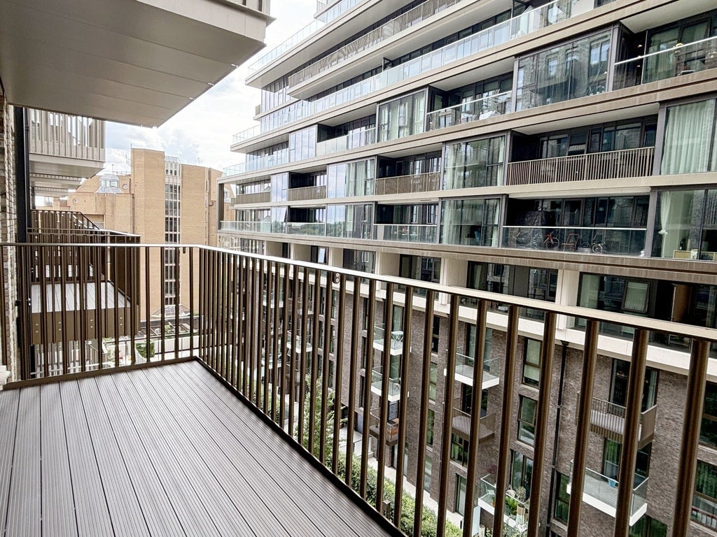 Flat Pennington Quay Walk in Greater London