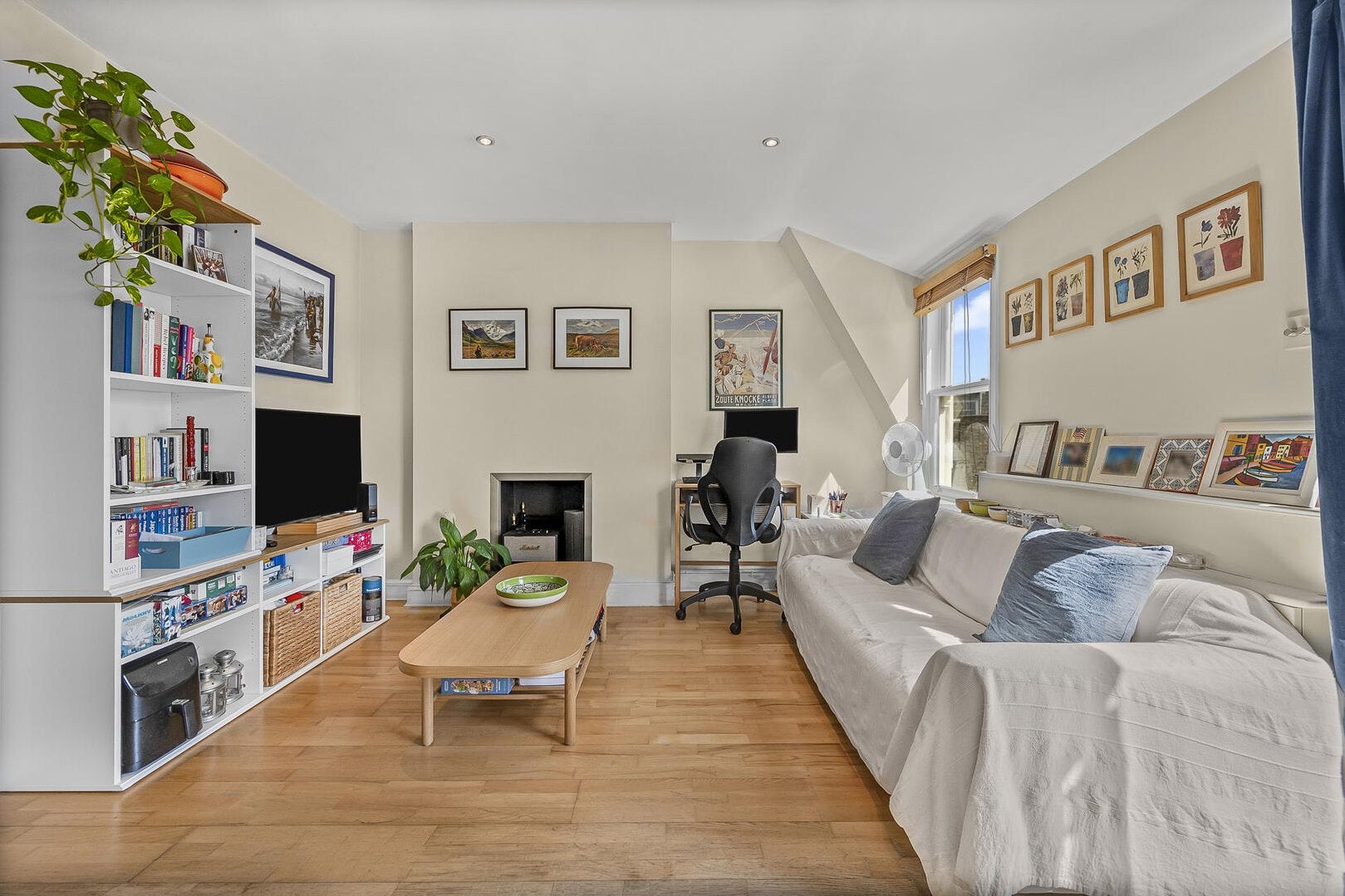 Flat Kempsford Gardens in Greater London