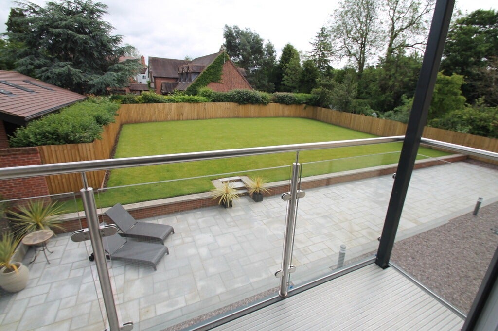Flat School Lane in Metropolitan Borough of Solihull