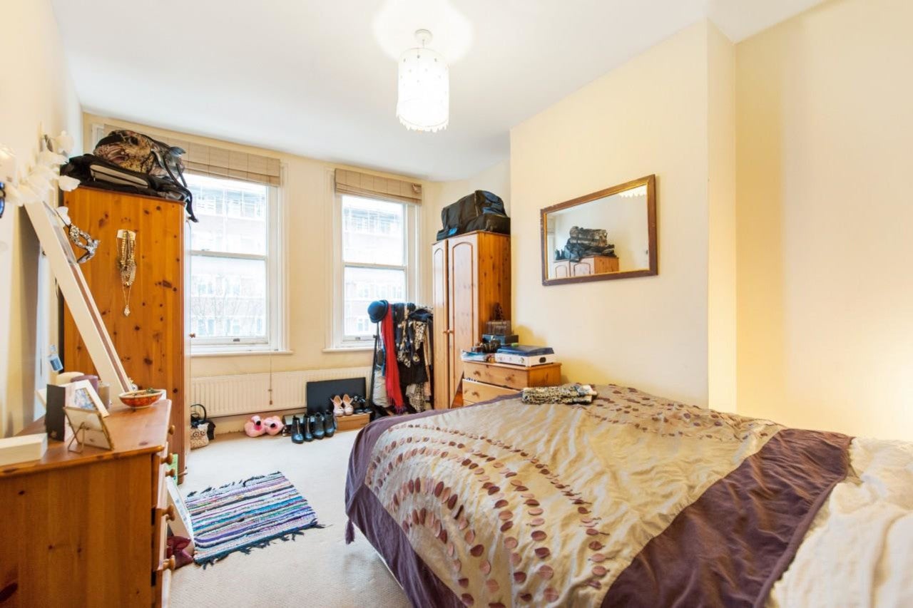 Flat Acre Lane in Greater London