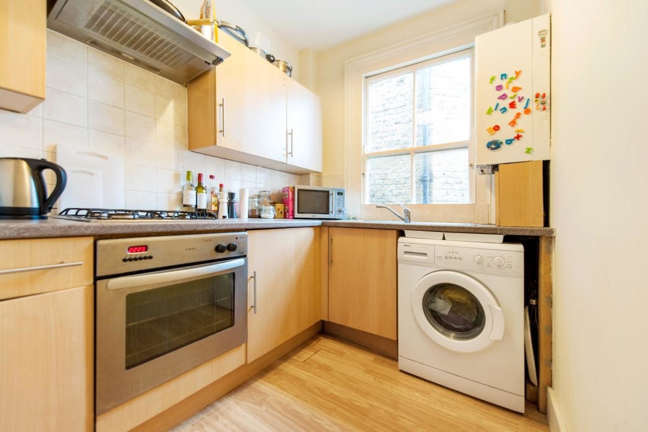 Flat Acre Lane in Greater London