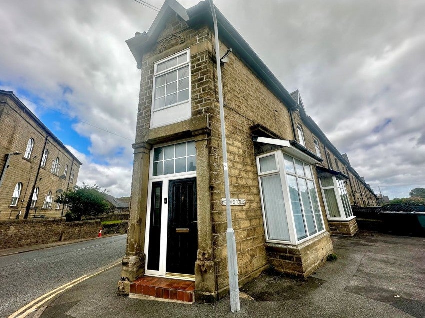 Flat Dellside Gardens in Bradford