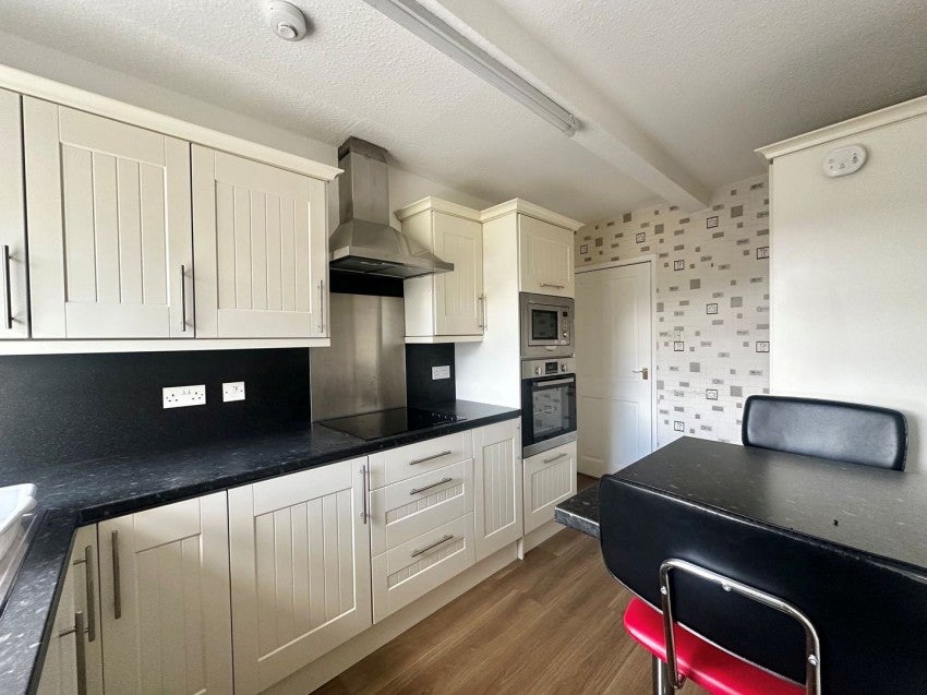 Flat Dellside Gardens in Bradford
