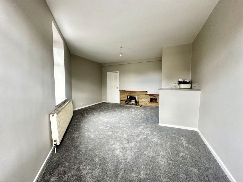 Flat Dellside Gardens in Bradford