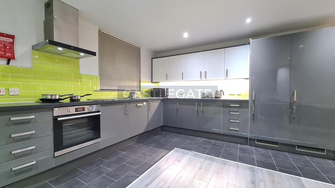 Flat Dundas Street in Kirklees