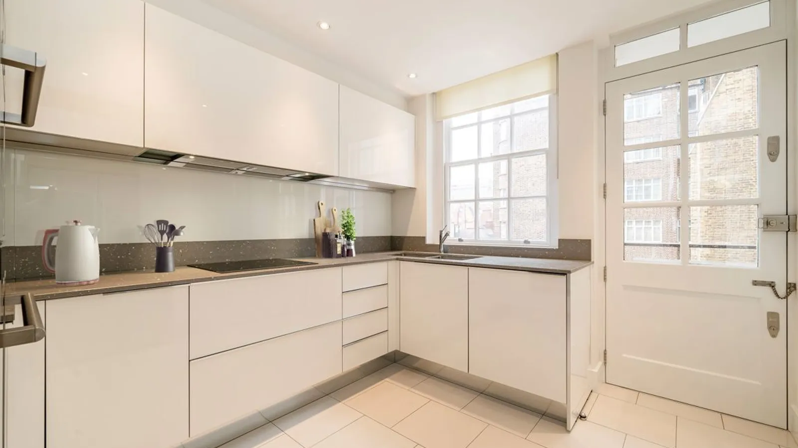 Flat Grosvenor Square in City of Westminster