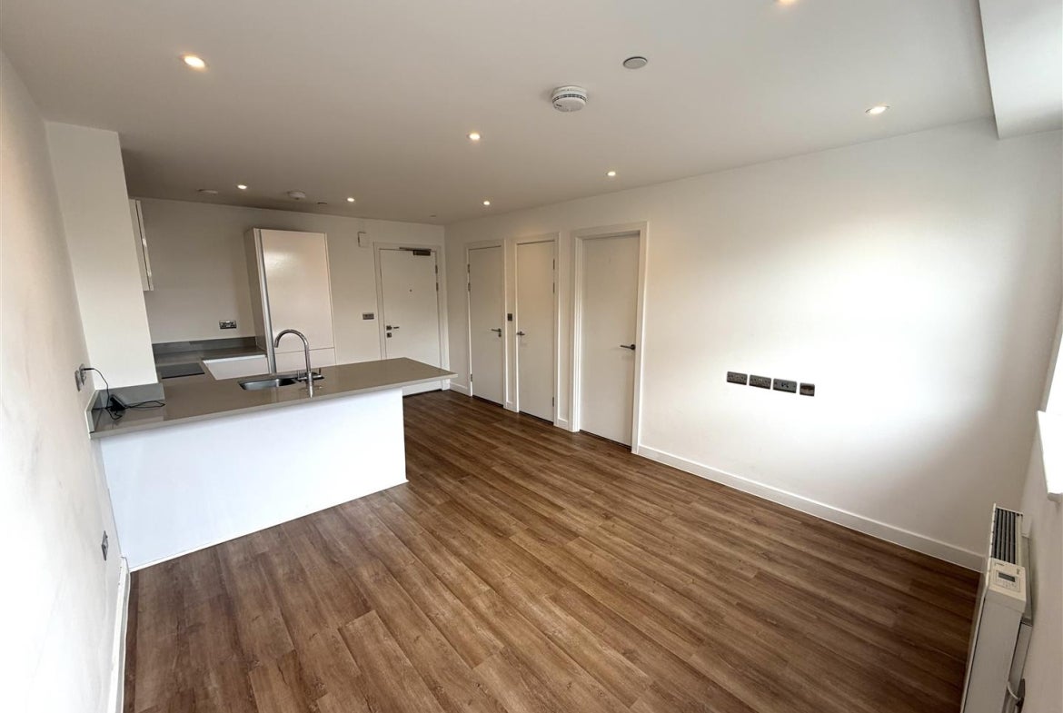 Flat Rockingham Road in Greater London