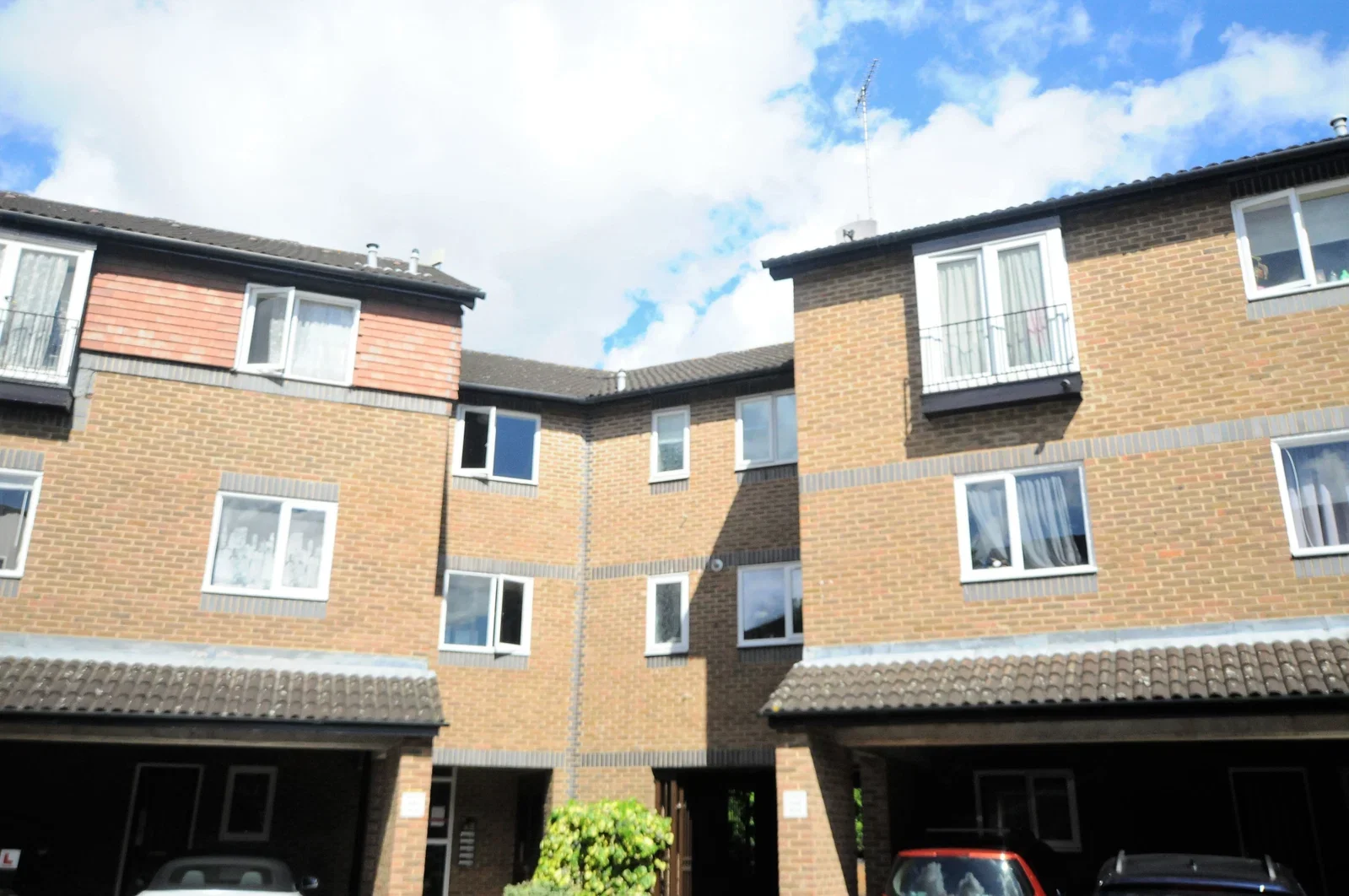 Flat Dennisses Lane in South Ockendon