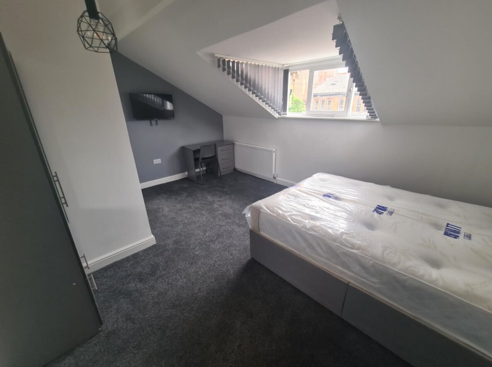 Flat Clarendon Road in Leeds