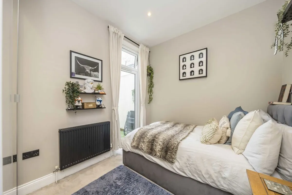 House Kingscourt Road in Greater London