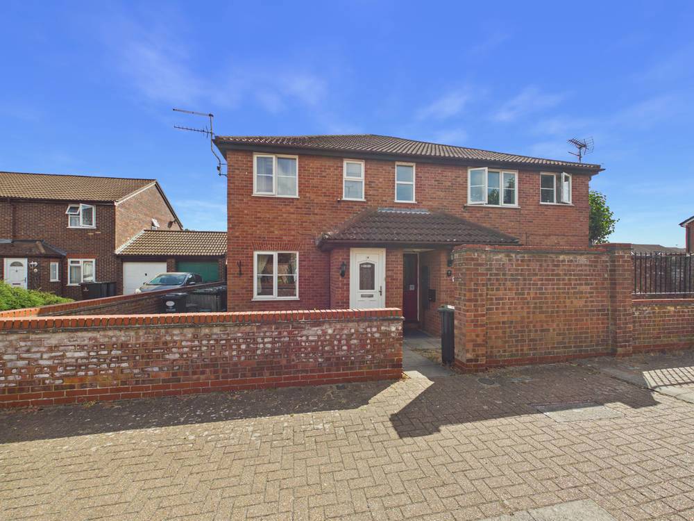 Flat Wetzlar Court in Colchester