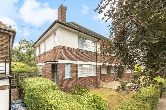 Flat Holyoake Walk in London