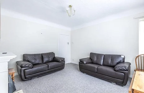 Flat Holyoake Walk in London