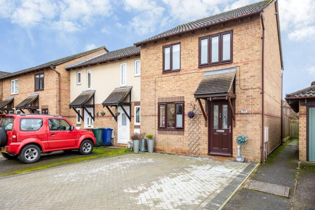 House Willow Drive in Cherwell District