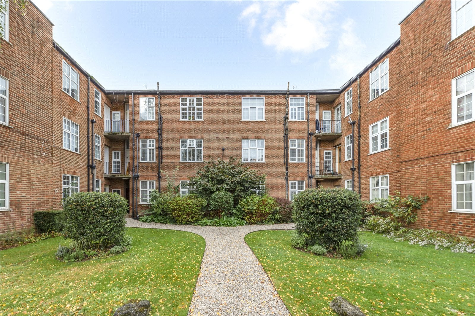 Flat Richmond Road in Greater London