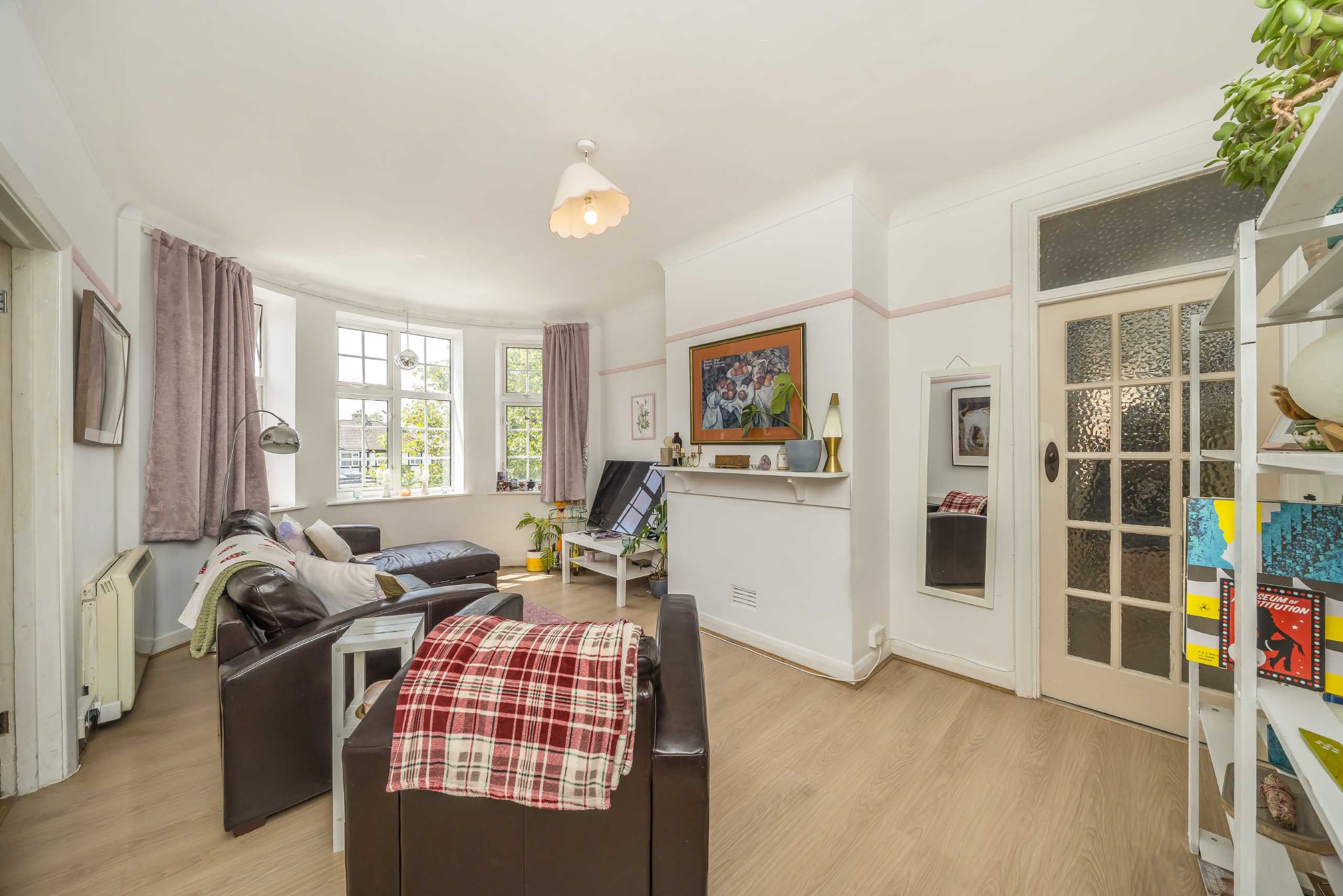 Flat Richmond Road in Greater London