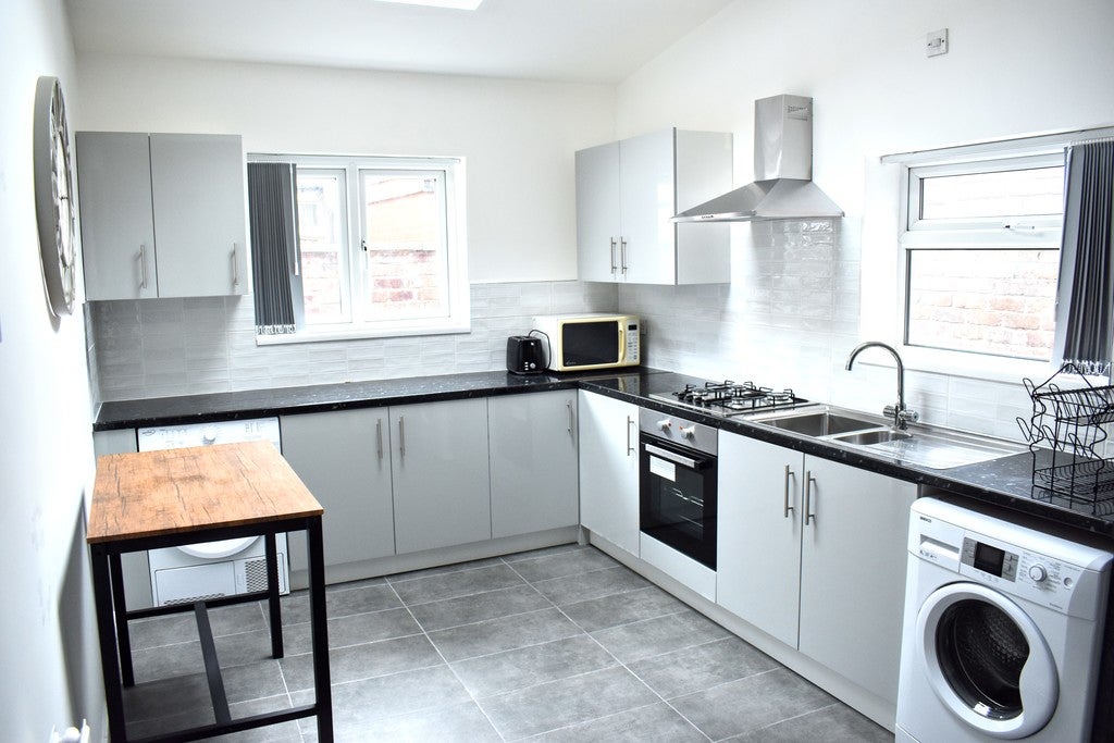 Room Claremont Road in Manchester