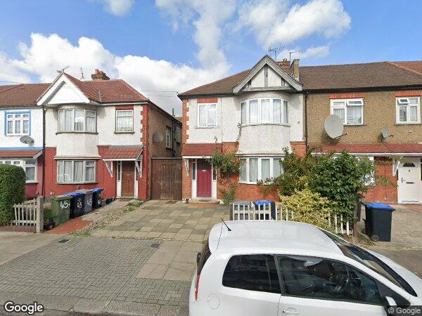 Flat St Raphael's Way in Greater London