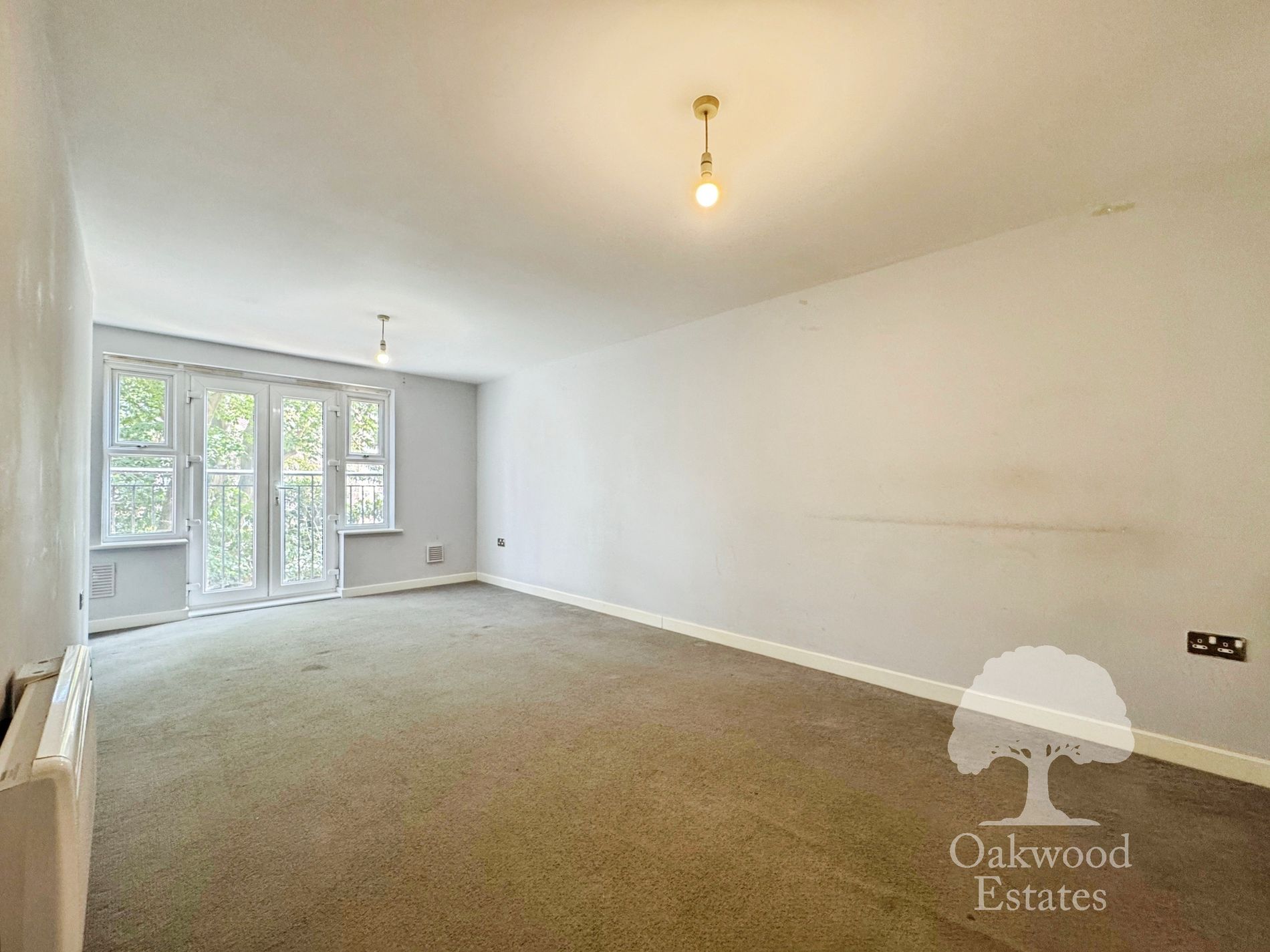 Flat Eaton Avenue in Slough