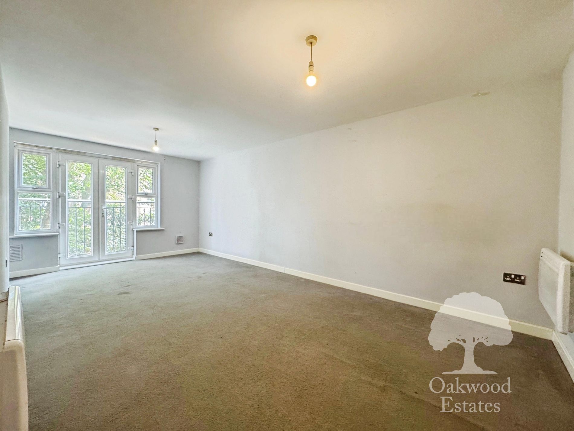 Flat Eaton Avenue in Slough